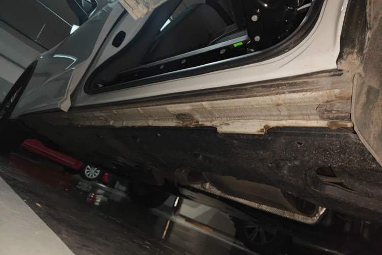 Used Volkswagen Viloran 2024 330TSI Business Edition Left Side Sill