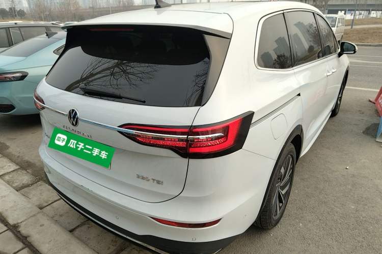 Used Volkswagen Viloran 2024 330TSI Luxury Edition Rear Right 45 Deg