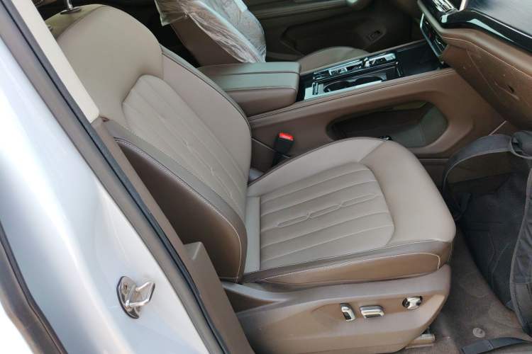 Used Volkswagen Viloran 2024 330TSI Luxury Edition Right Front Seat