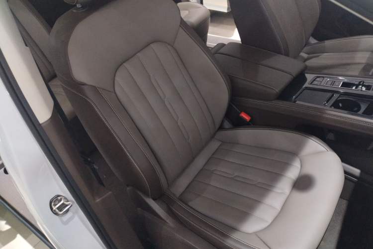 Used Volkswagen Viloran 2024 330TSI Luxury Edition Right Front Seat
