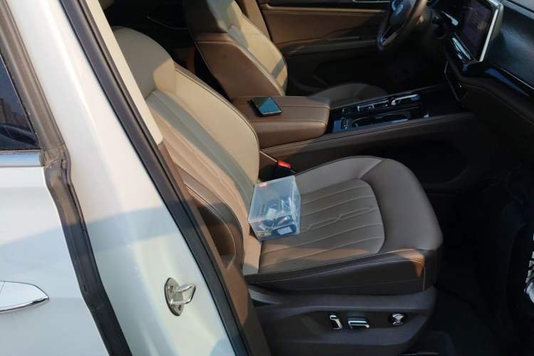Used Volkswagen Viloran 2024 330TSI Luxury Edition Right Front Seat