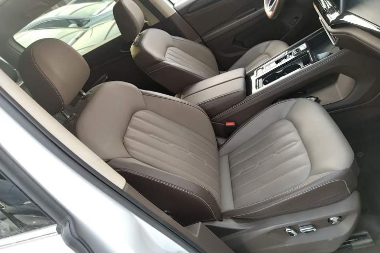 Used Volkswagen Viloran 2024 330TSI Luxury Edition Right Front Seat