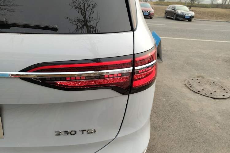 Used Volkswagen Viloran 2024 330TSI Luxury Edition Right Rear Taillight