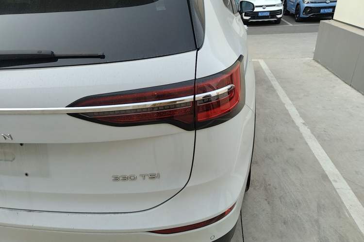 Used Volkswagen Viloran 2024 330TSI Luxury Edition Right Rear Taillight