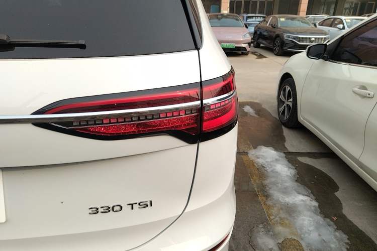 Used Volkswagen Viloran 2024 330TSI Luxury Edition Right Rear Taillight