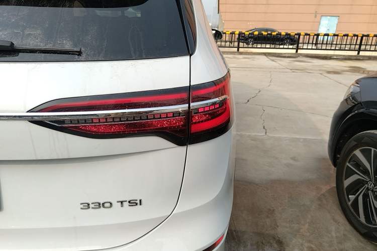 Used Volkswagen Viloran 2024 330TSI Luxury Edition Right Rear Taillight