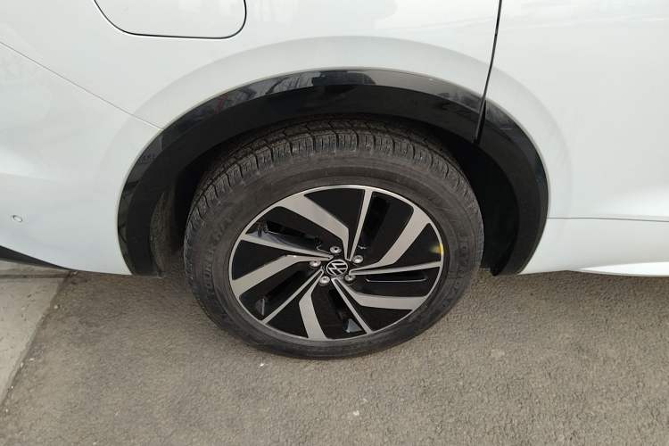 Used Volkswagen Viloran 2024 330TSI Luxury Edition Right Rear Wheel Hub