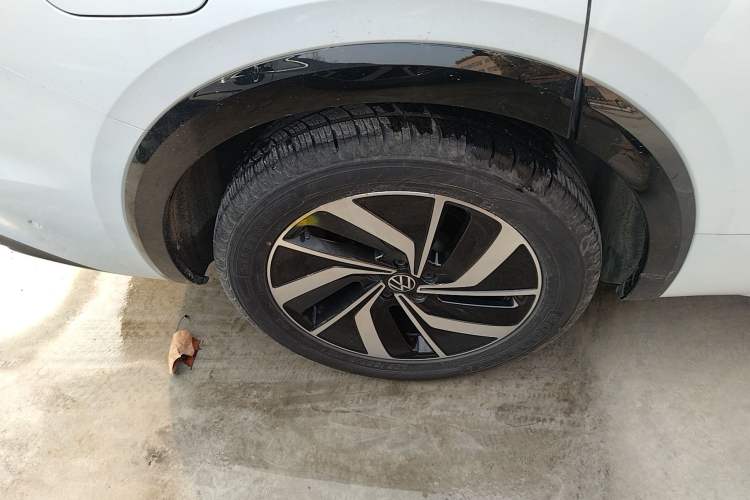 Used Volkswagen Viloran 2024 330TSI Luxury Edition Right Rear Wheel Hub