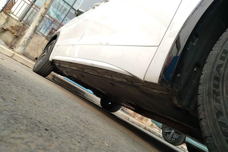 Used Volkswagen Viloran 2024 330TSI Luxury Edition Right Side Sill