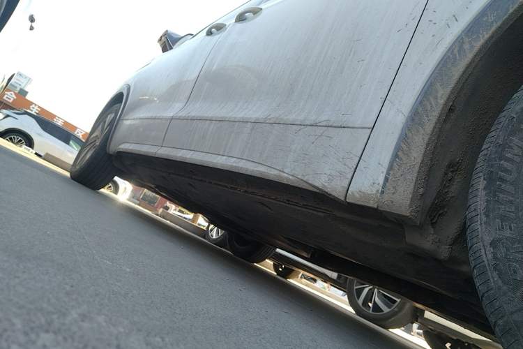 Used Volkswagen Viloran 2024 330TSI Luxury Edition Right Side Sill