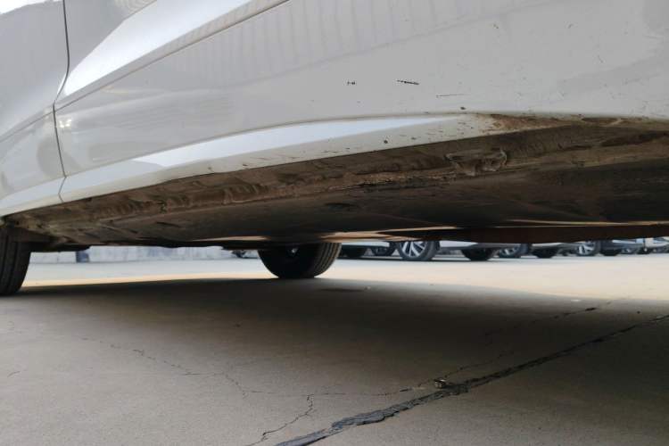 Used Volkswagen Viloran 2024 330TSI Luxury Edition Right Side Sill