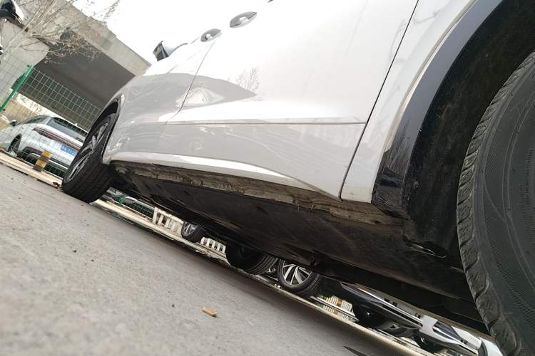 Used Volkswagen Viloran 2024 330TSI Luxury Edition Right Side Sill