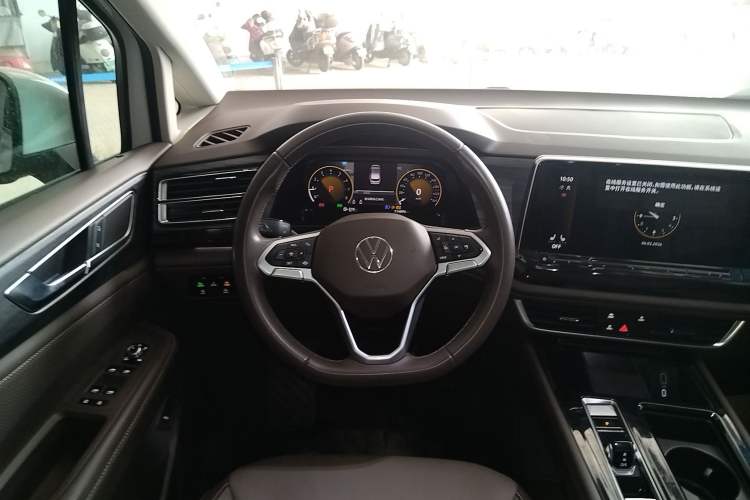 Used Volkswagen Viloran 2024 330TSI Luxury Edition Steering Wheel