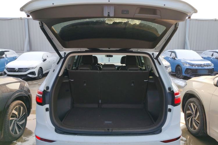 Used Volkswagen Viloran 2024 330TSI Luxury Edition Trunk
