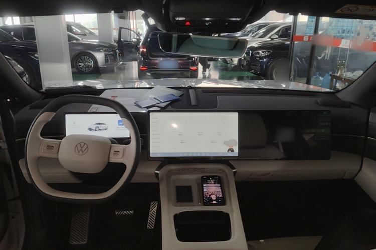 Used Volkswagen Zhongdu 08 2026 Model Single-Motor Low-Configuration Center Console