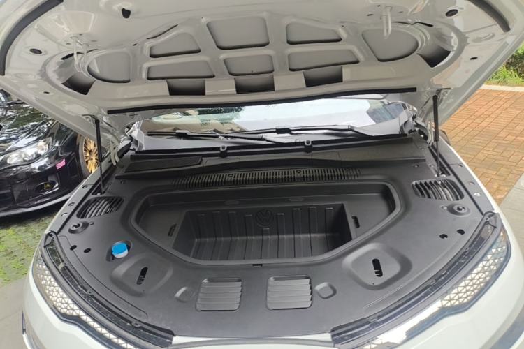 Used Volkswagen Zhongdu 08 2026 Model Dual-Motor Engine Bay