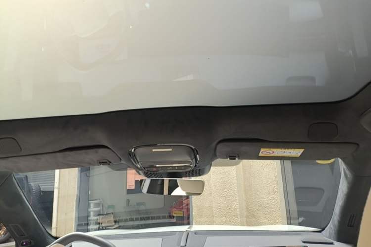 Used Volkswagen Zhongdu 08 2026 Model Dual-Motor Headliner