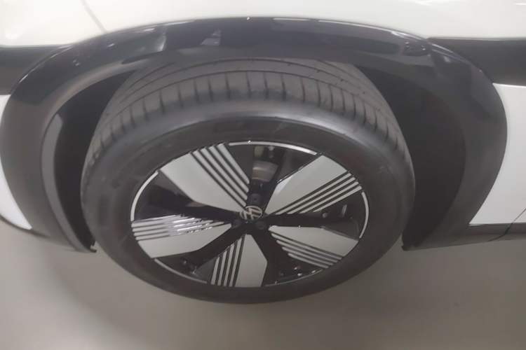 Used Volkswagen Zhongdu 08 2026 Model Single-Motor Low-Configuration Left Front Wheel Hub