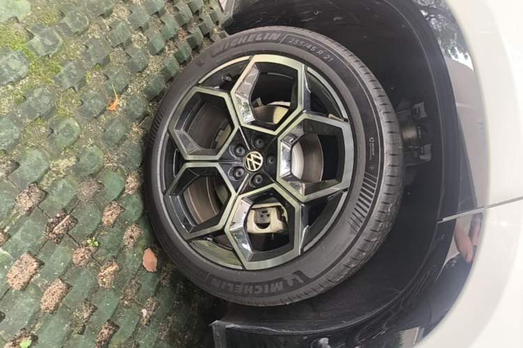 Used Volkswagen Zhongdu 08 2026 Model Dual-Motor Right Rear Wheel Hub