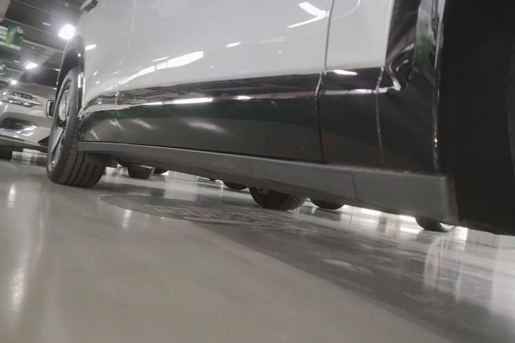 Used Volkswagen Zhongdu 08 2026 Model Single-Motor Low-Configuration Right Side Sill