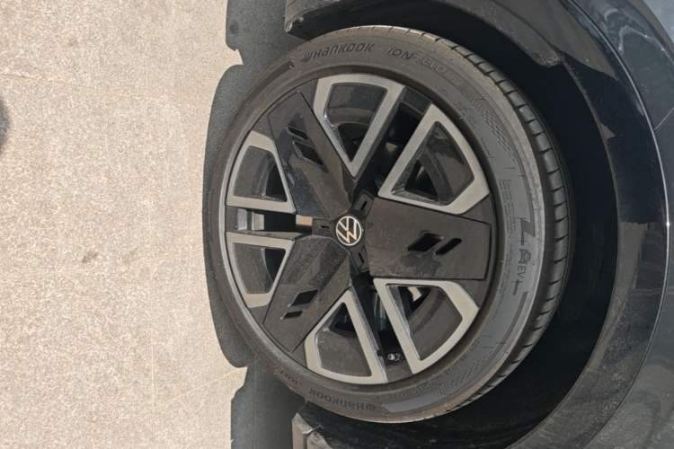 Used Volkswagen Zhongyu 07 2026 Model Pure SE Exterior 4