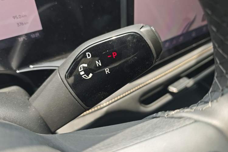 Used Volkswagen Zhongyu 07 2026 Model Pure SE Gear Lever