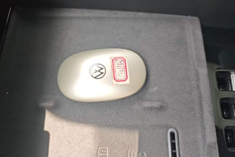 Used Volkswagen Zhongyu 07 2026 Model Pure SE Interior 1