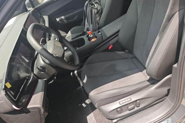 Used Volkswagen Zhongyu 07 2026 Model Pure SE Left Front Seat