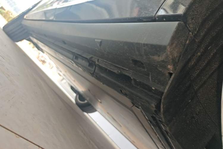 Used Volkswagen Zhongyu 07 2026 Model Pure SE Left Side Sill