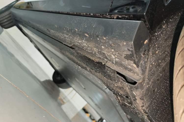 Used Volkswagen Zhongyu 07 2026 Model Pure Right Side Sill
