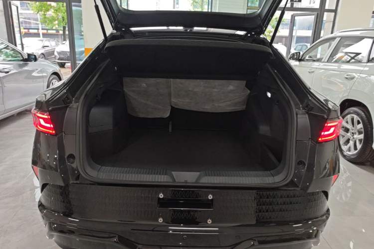 Used Volkswagen Zhongyu 07 2026 Model Pure Trunk