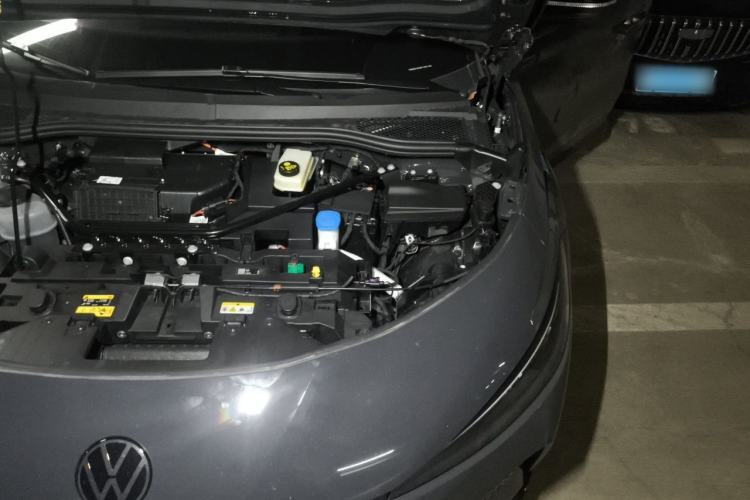 Used Volkswagen Zhongyu 07 2026 Model Pure Engine Bay Left
