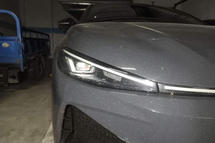 Used Volkswagen Zhongyu 07 2026 Model Pure Right Front Headlight