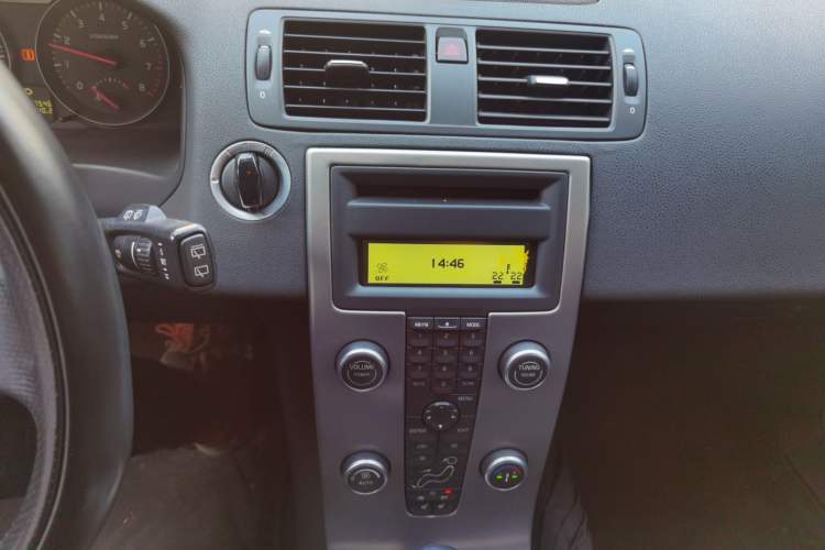 Used Volvo C30 2008 2.4i model Audio And AC Panel