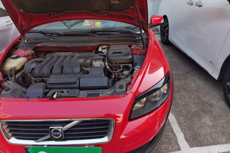 Used Volvo C30 2008 2.4i model Engine Bay Left