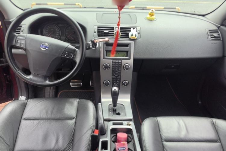 Used Volvo C30 2010 2.0 Personalized Sport Edition Center Console