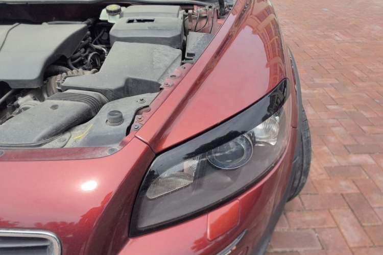 Used Volvo C30 2010 2.0 Personalized Sport Edition Engine Bay Left
