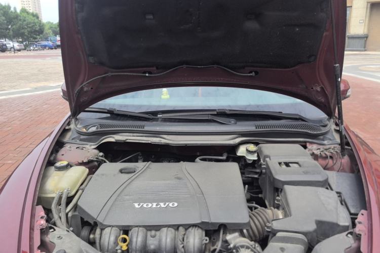 Used Volvo C30 2010 2.0 Personalized Sport Edition Engine Bay