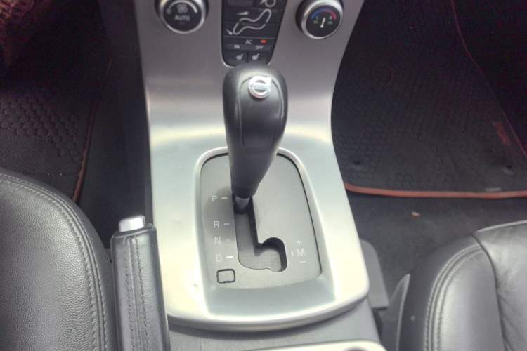 Used Volvo C30 2010 2.0 Personalized Sport Edition Gear Lever