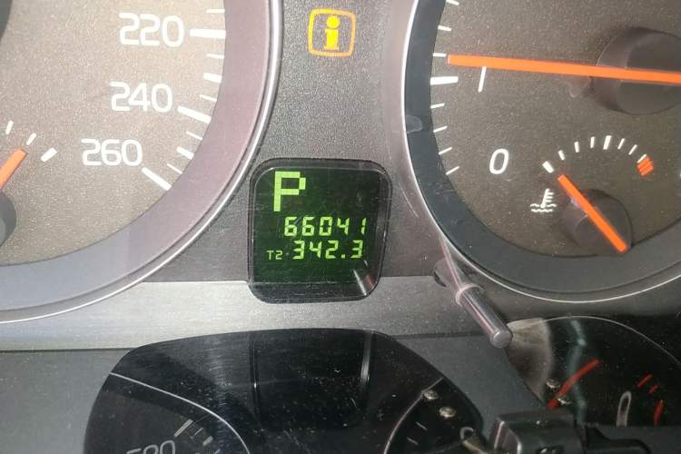 Used Volvo C30 2010 2.0 ZhiShang Version Odometer Close Up