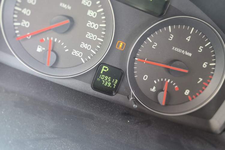 Used Volvo C30 2010 2.0 Personalized Sport Edition Odometer Close Up