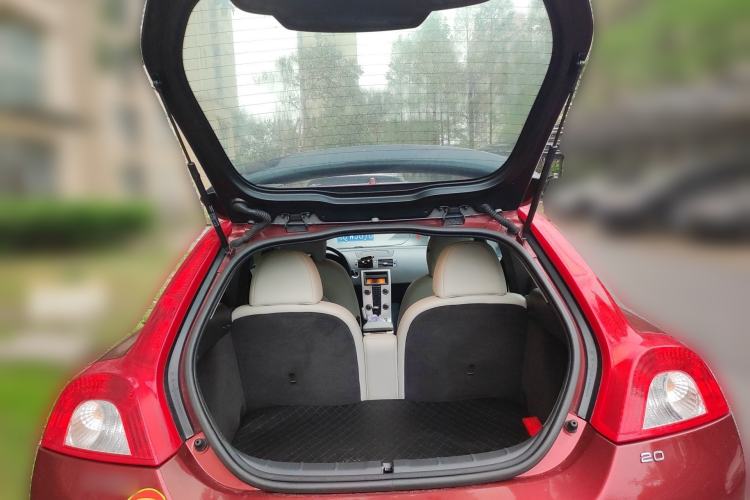 Used Volvo C30 2010 2.0 Zhiya Edition Trunk