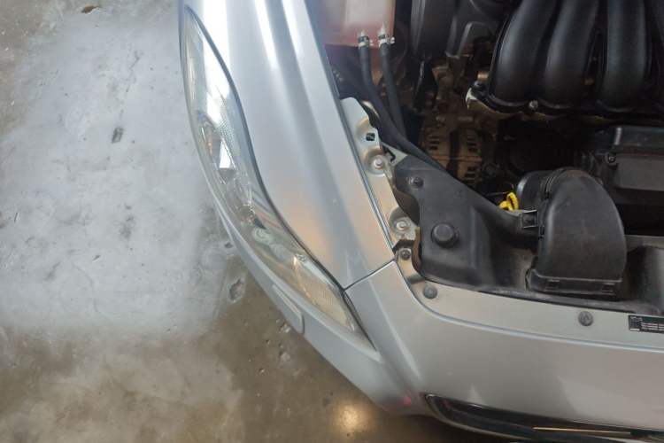 Used Volvo C30 2010 Revised Version 2.4i Personalized Sport Edition Engine Bay Right