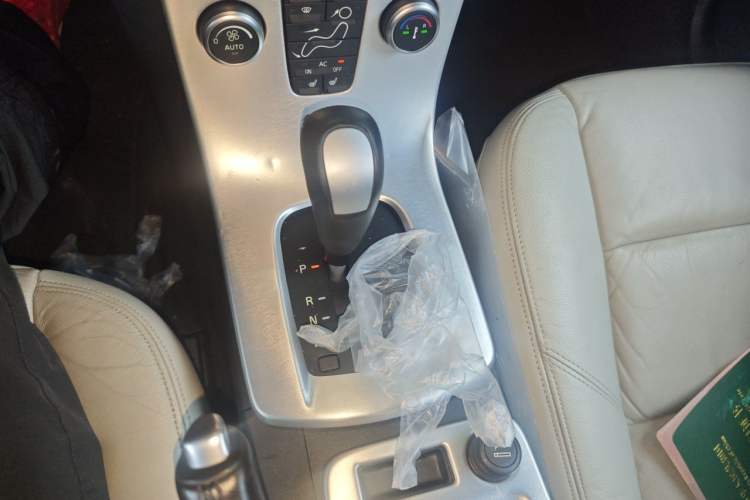 Used Volvo C30 2010 Revised Version 2.4i Personalized Sport Edition Gear Lever