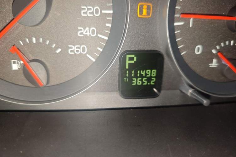 Used Volvo C30 2010 Revised Version 2.4i Personalized Sport Edition Odometer Close Up