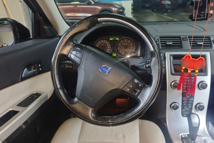 Used Volvo C30 2010 Revised Version 2.4i Personalized Sport Edition Steering Wheel