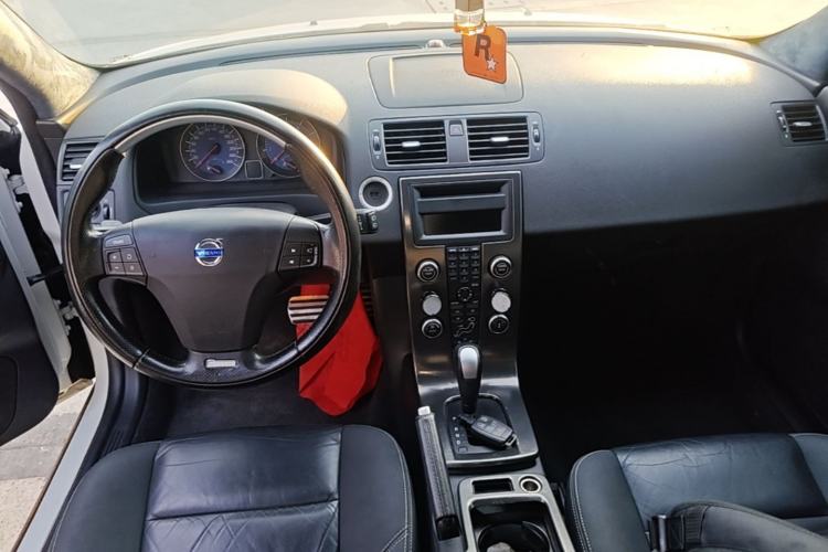 Used Volvo C30 2010 Revised Version 2.0 ZhiShang Edition Center Console