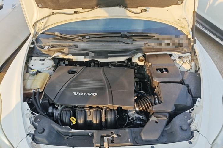 Used Volvo C30 2010 Revised Version 2.0 ZhiShang Edition Engine Bay