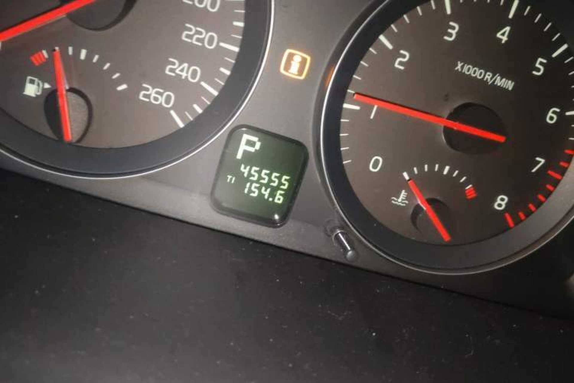 Used Volvo C30 2010 2.0 ZhiShang Version Odometer Close Up