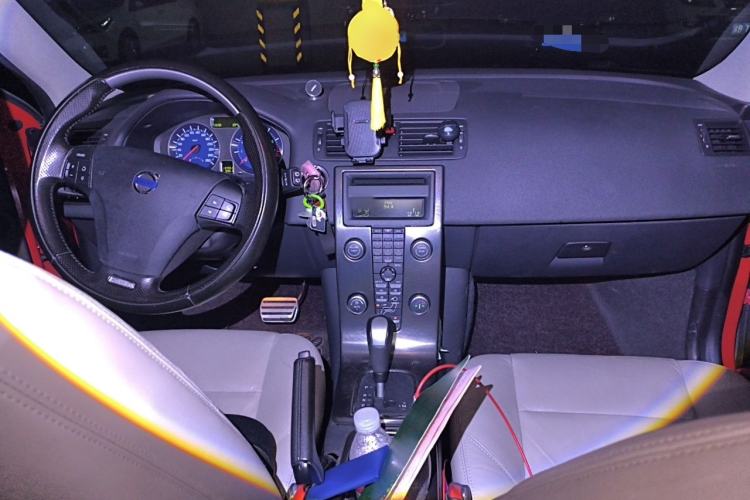 Used Volvo C30 2011 2.0 R-Design Center Console